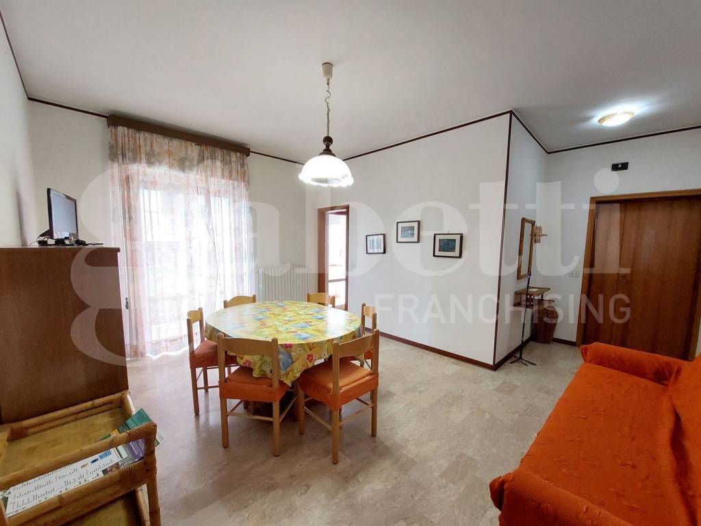 Appartamento a Alba adriatica in Lungomare Marconi, 92 - Foto 2