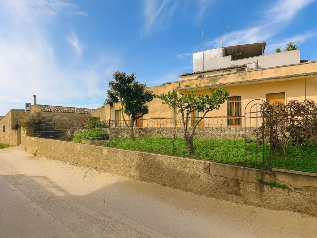 Casa indipendente a Rosolini in Via Sant'Alessandra - Foto 4