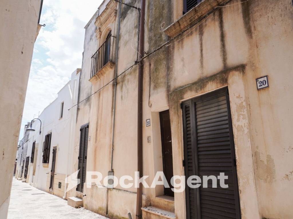 Casa indipendente a Carpignano salentino in Via Lelio Vincenti - Foto 4