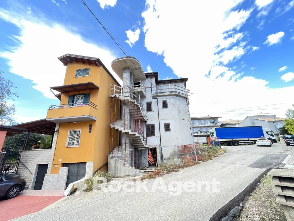 Casa indipendente a Campli in Strada Provinciale 17 - Foto 3