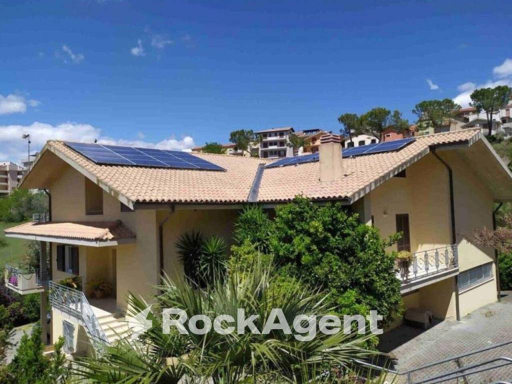 Villa a Atri in Via delle Maggiolate, 12 - Foto 2