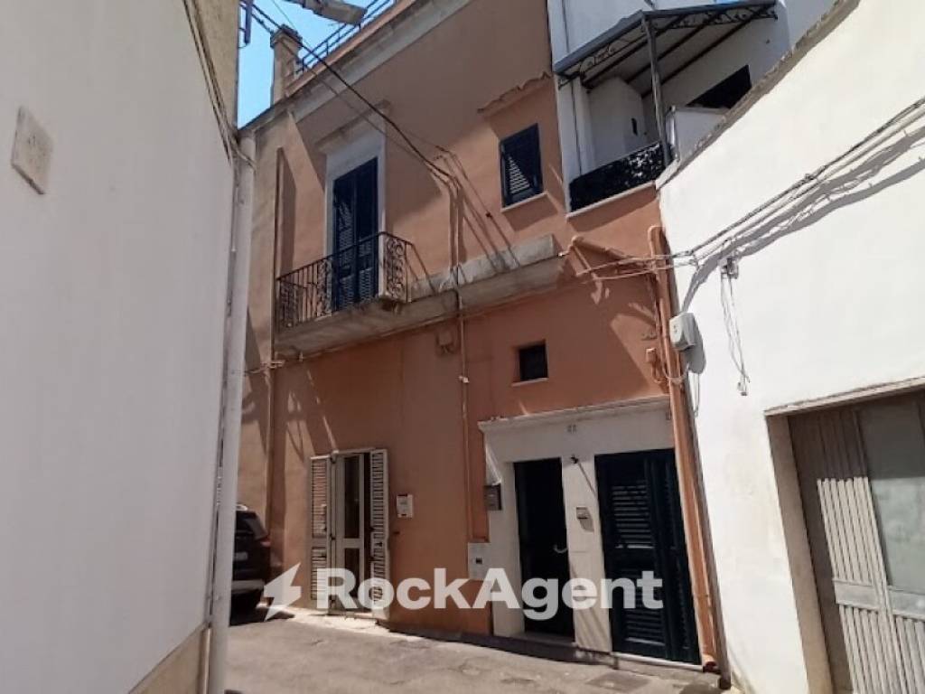 Casa indipendente a Cutrofiano in Via Giacosa, 24 - Foto 2