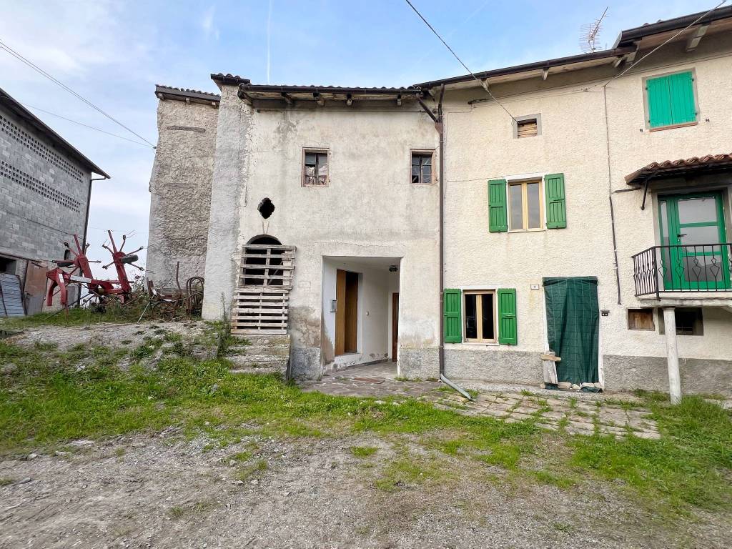 Casa indipendente a Castelnovo ne' monti in Via Cinqueterre, 11 - Foto 2