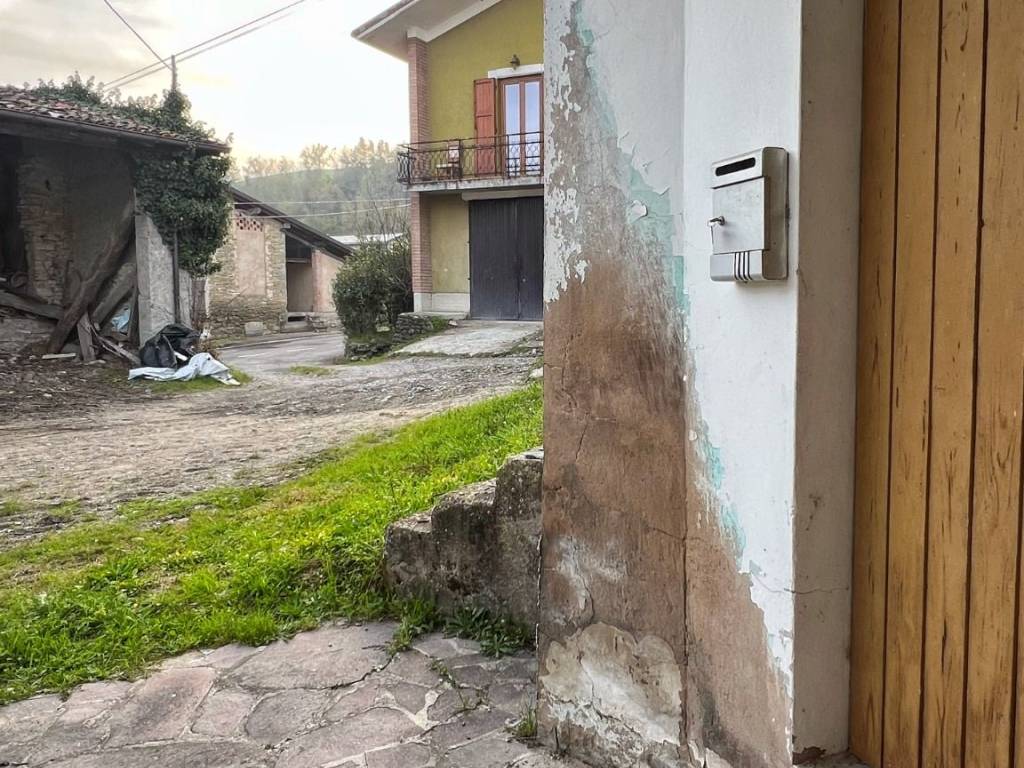 Casa indipendente a Castelnovo ne' monti in Via Cinqueterre, 11 - Foto 5