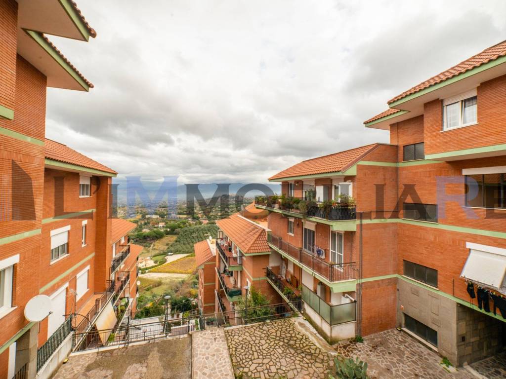 Appartamento a Monte porzio catone in Via Giacomo Leopardi, 2 - Foto 2