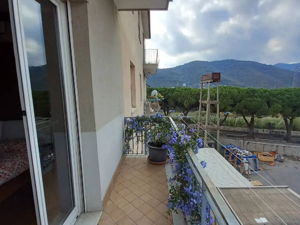 Appartamento a Albenga in Lungocenta Dante Alighieri - Foto 4