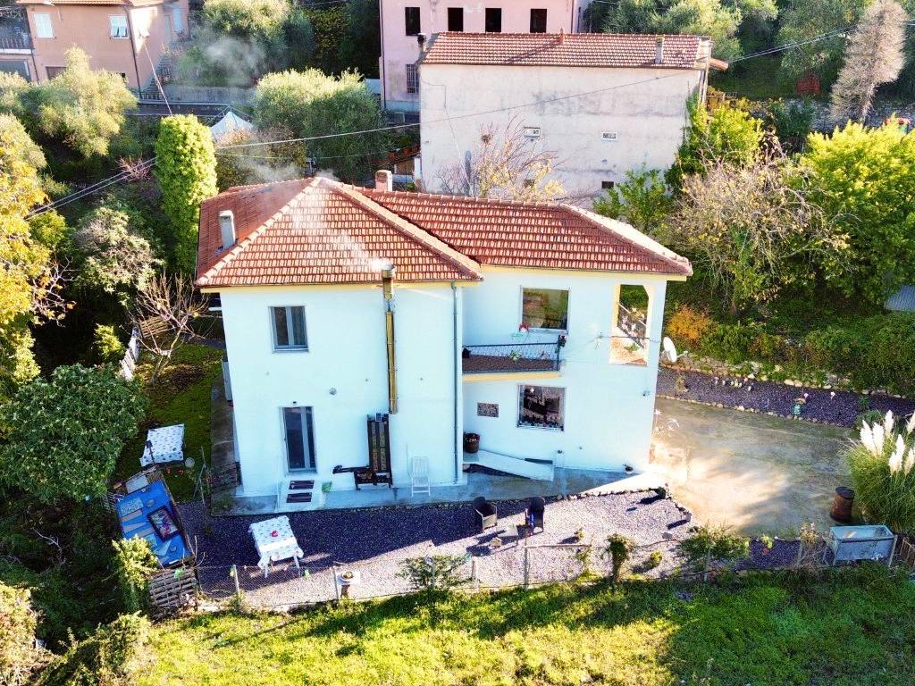 Villa a Chiusanico in Via Edmondo De Amicis - Foto 2