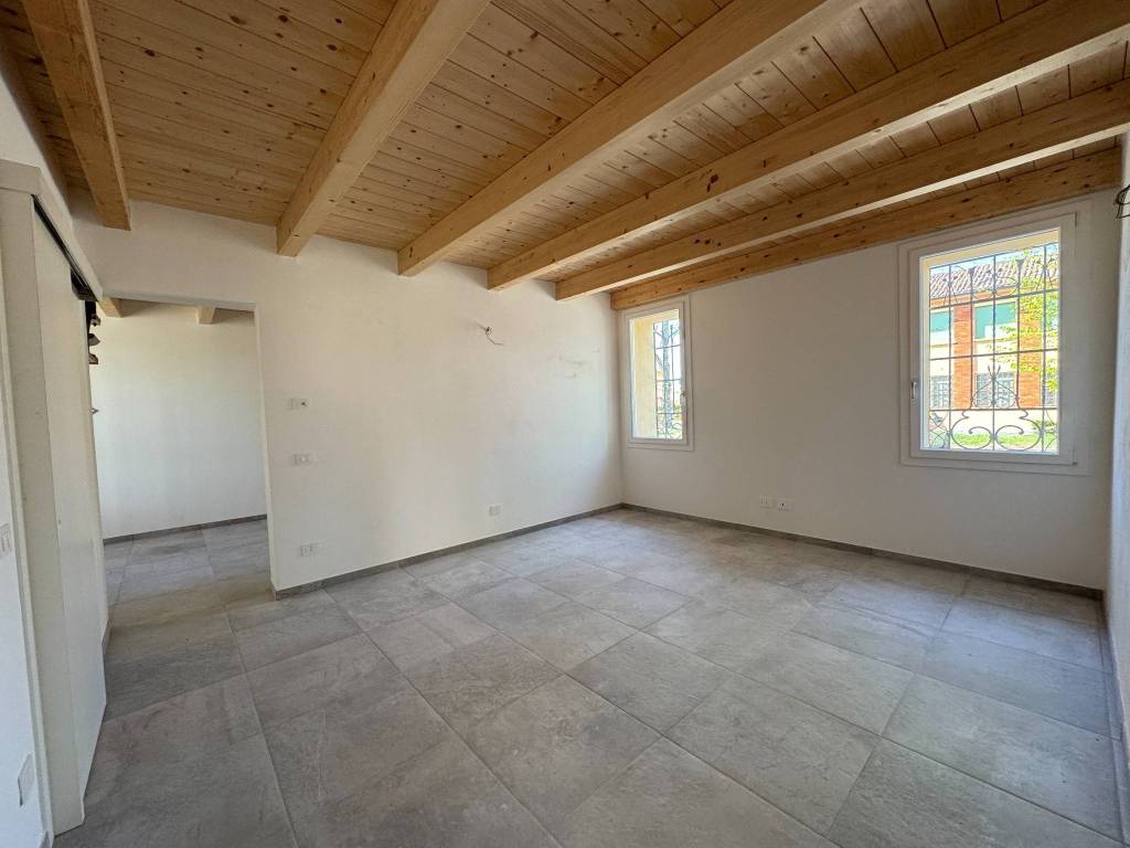 Casa indipendente a Ferrara in Piazza Santi Filippo e Giacomo - Foto 3