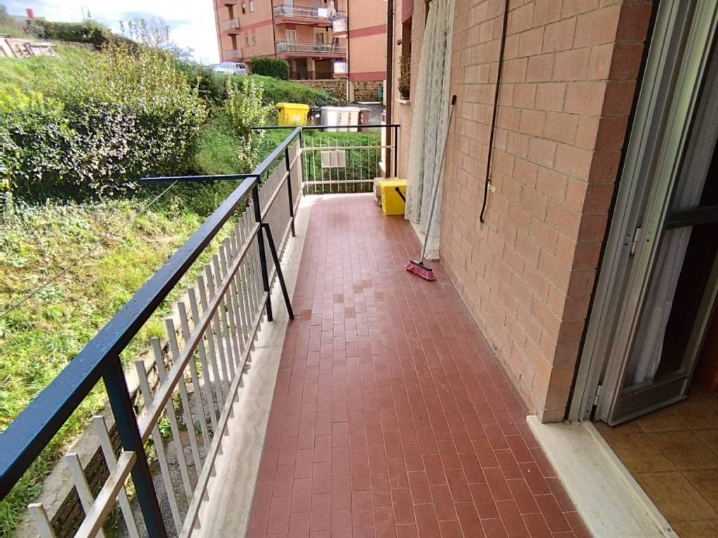 Appartamento a Tolfa in Via G. Amendola - Foto 4