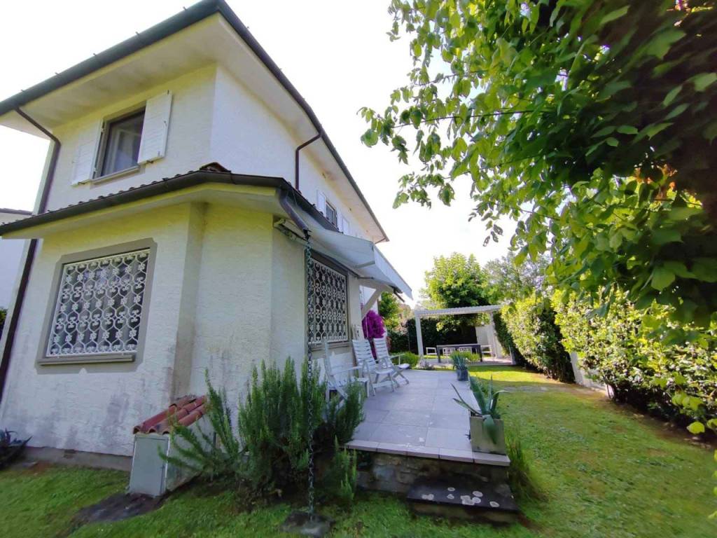 Villa a Forte dei marmi in Via de Grada - Foto 2