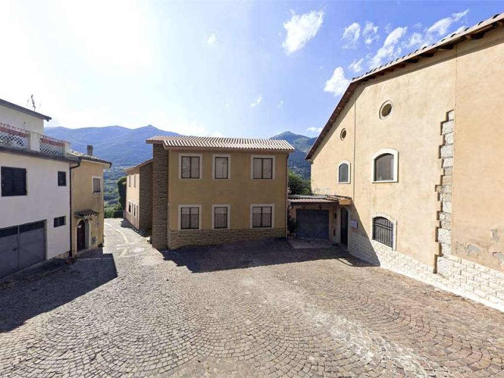 Appartamento a Castel di sangro in Piazza Castello - Foto 2