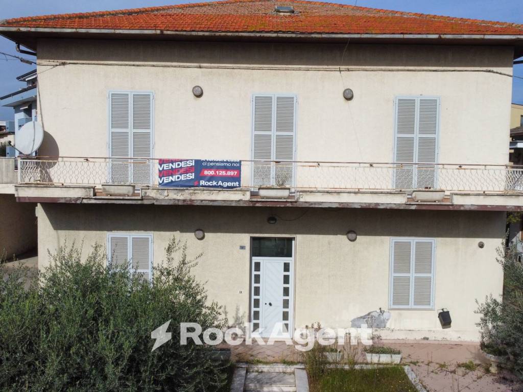 Casa indipendente a Giulianova in Via Luigi Migliori, 76 - Foto 2
