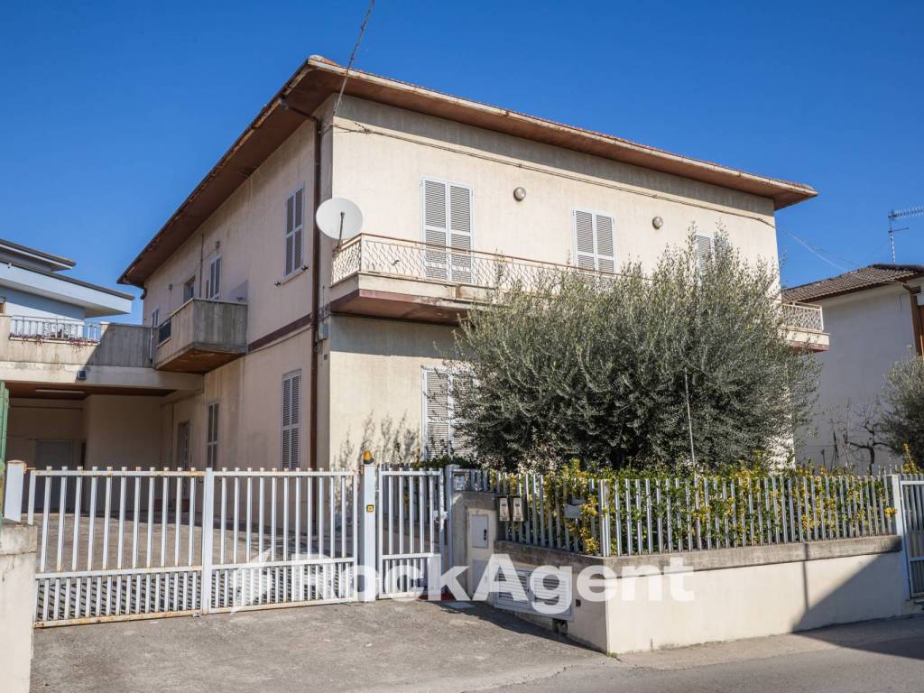 Casa indipendente a Giulianova in Via Luigi Migliori, 76 - Foto 3