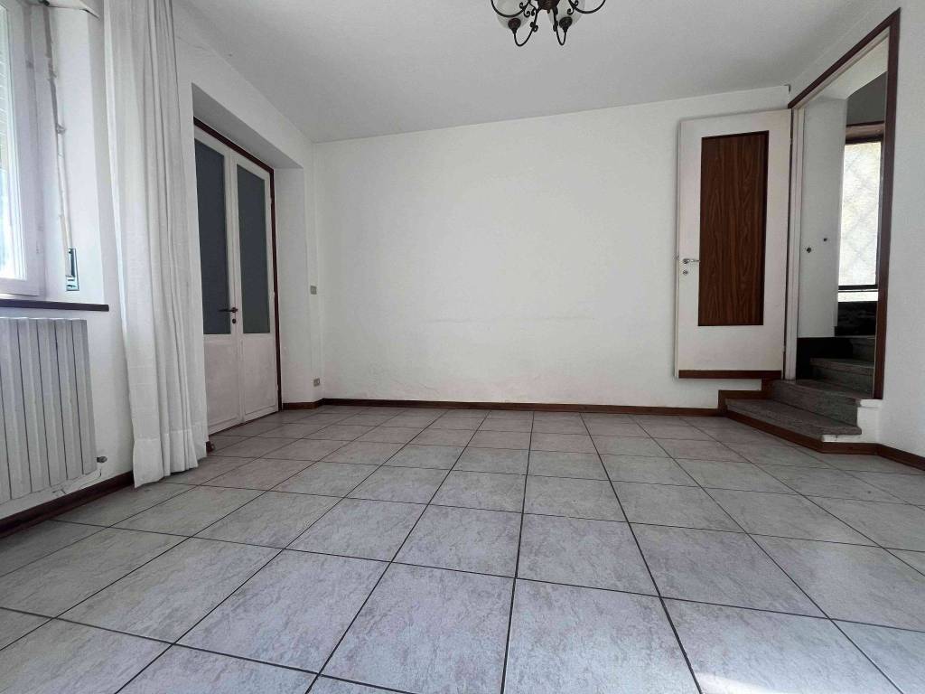 Villa a Sesto calende in Largo Dante Alighieri, 2 - Foto 2