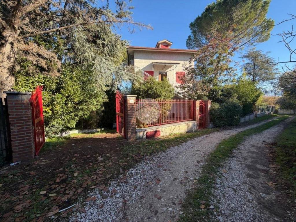 Villa a Fara in sabina in Via Colle S. Pietro, 36 - Foto 2