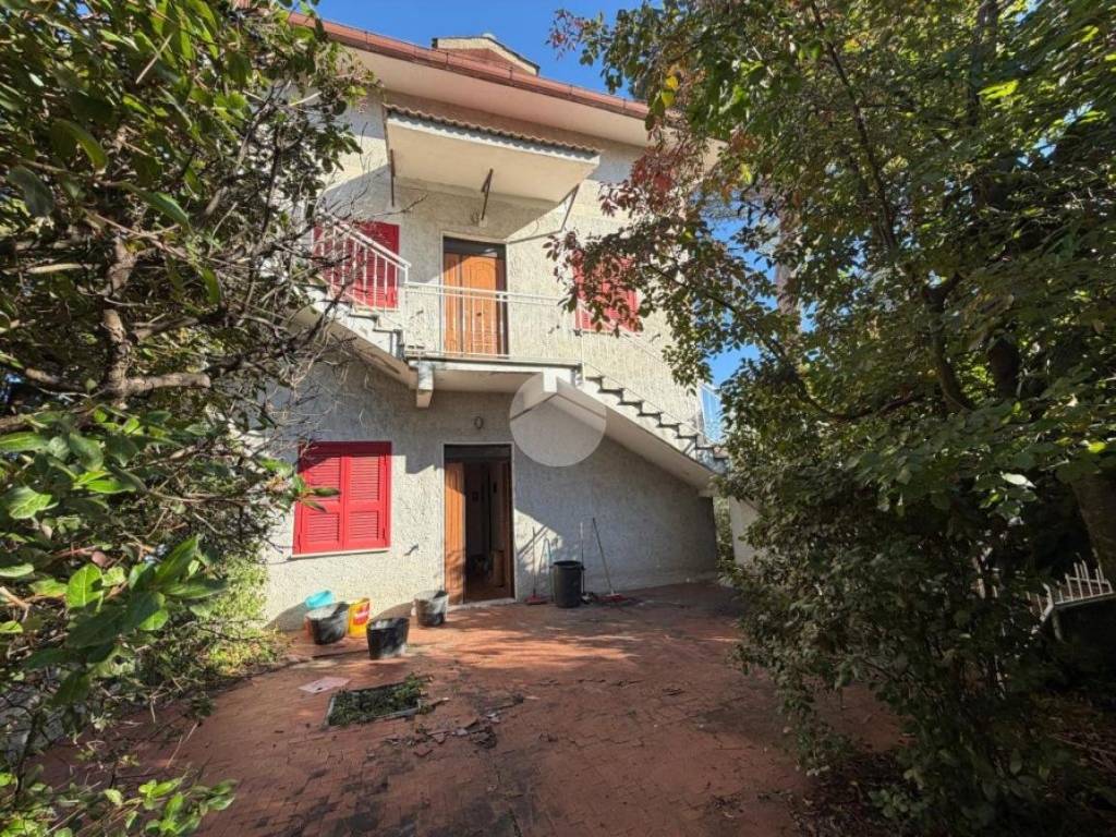 Villa a Fara in sabina in Via Colle S. Pietro, 36 - Foto 3