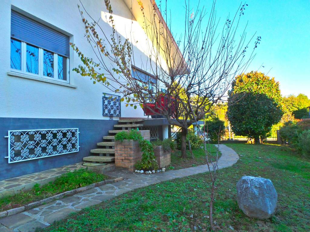 Villa a Tavagnacco in Via Montasio, 1 - Foto 2