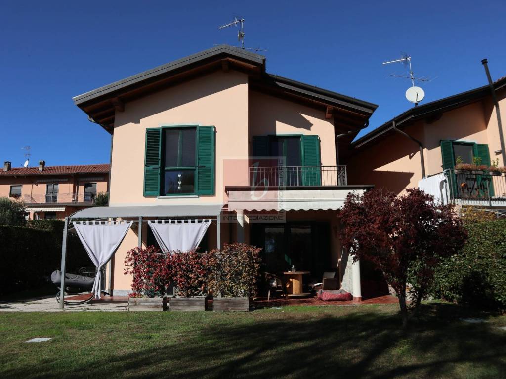 Villa a Besozzo in Via San Francesco d'Assisi - Foto 3