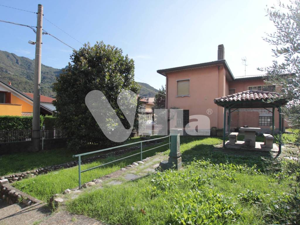 Villa a Valmadrera in Via Francesco Magistris, 30 - Foto 3