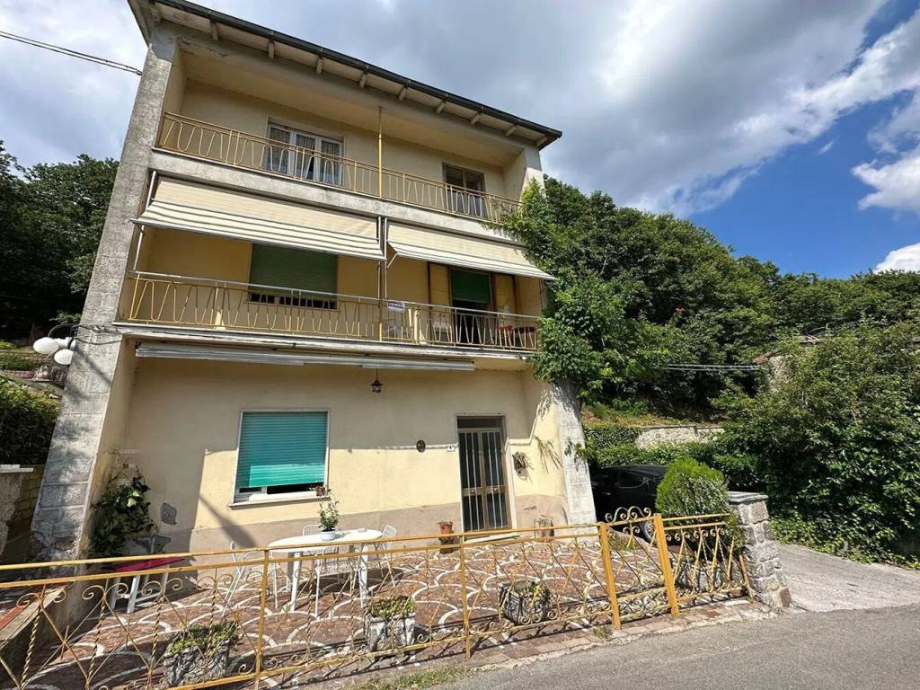 Appartamento a Santa fiora in Via Della Faggia No Number - Foto 4