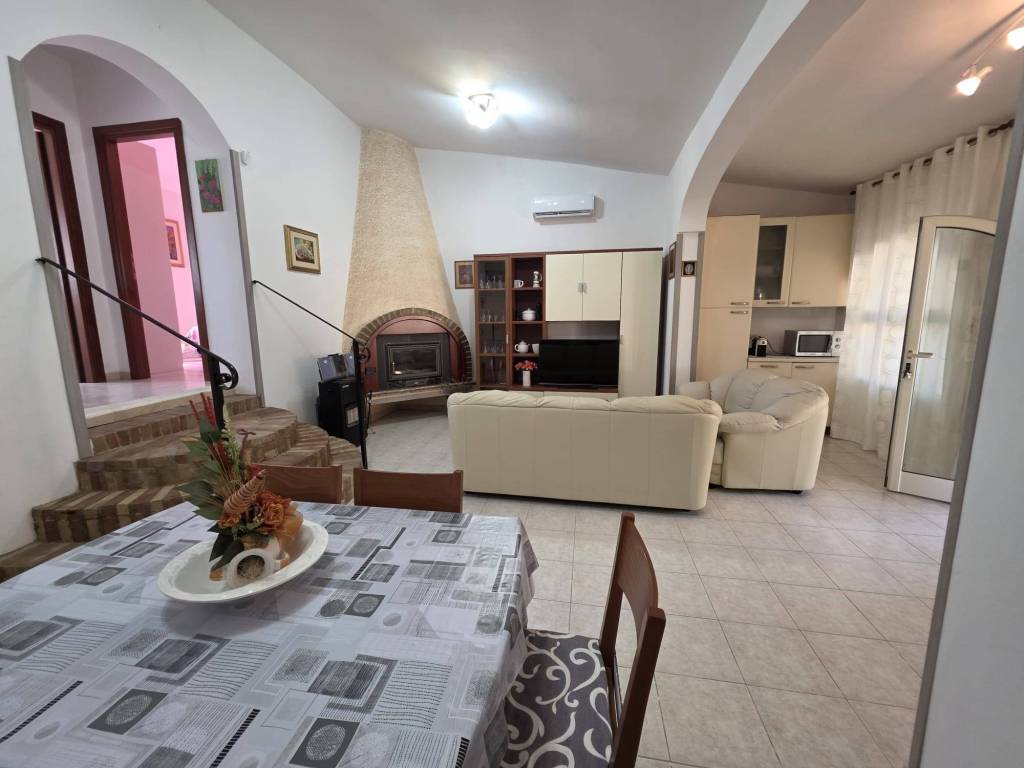 Villa a Quartu sant'elena in Via dei Crocus - Foto 2