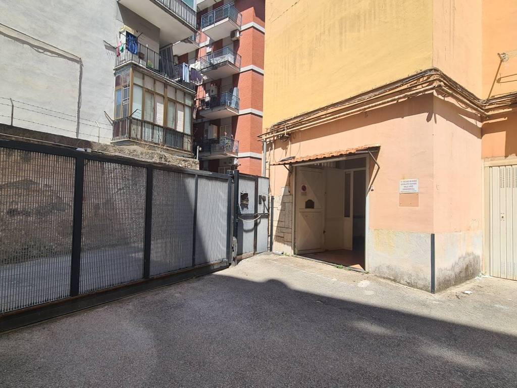 Box / garage a Portici in Via Gaetano Poli, 76 - Foto 3