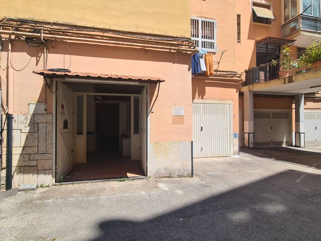 Box / garage a Portici in Via Gaetano Poli, 76 - Foto 4