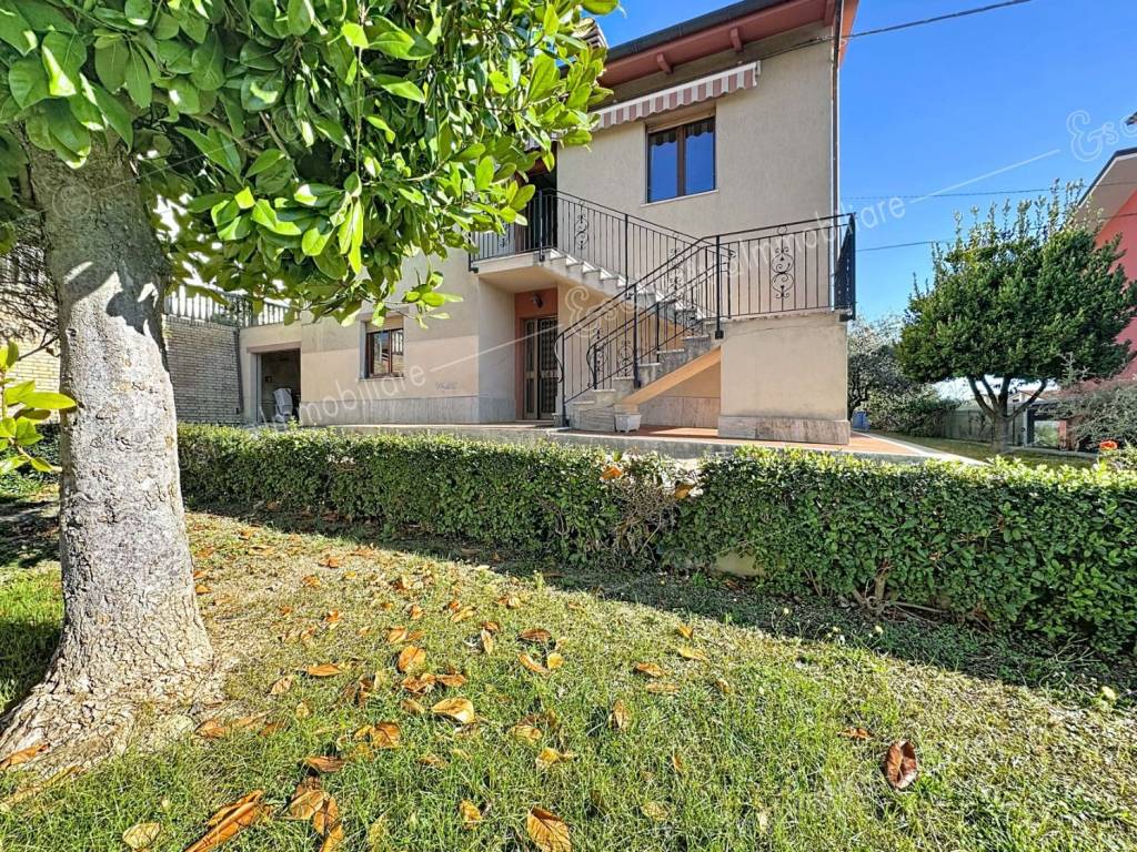 Villa a Castelfidardo in Via Armando Diaz, 3 - Foto 3