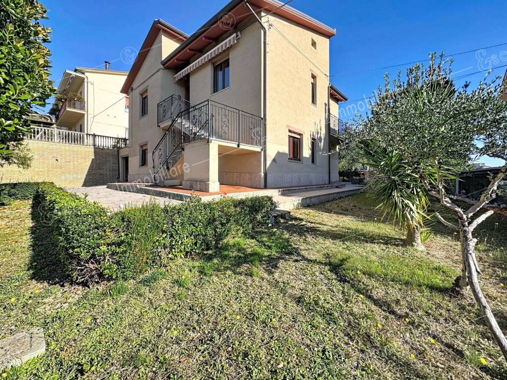 Villa a Castelfidardo in Via Armando Diaz, 3 - Foto 4