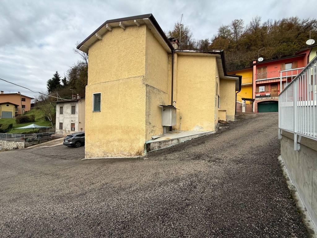 Casa indipendente a Cornedo vicentino in Via Belvedere, 19 - Foto 2