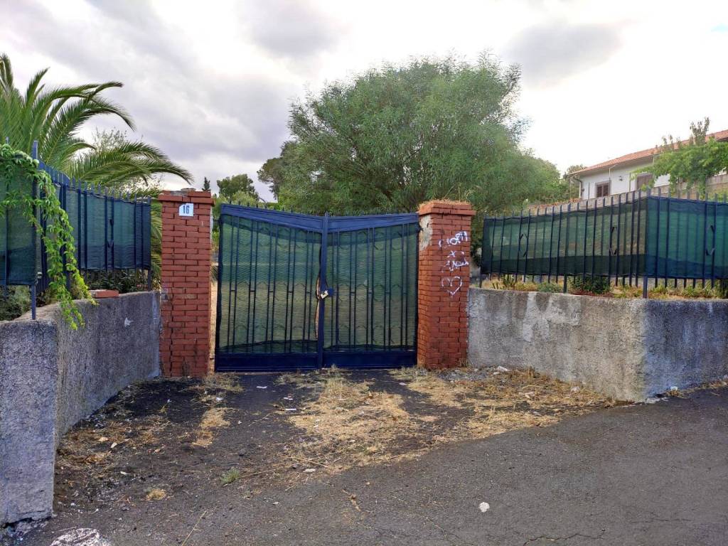 Terreno a Pedara in Via dei Gelsomini, 16 - Foto 2