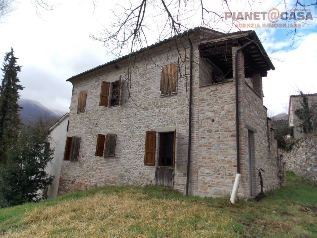 Casa indipendente a Sarnano in Contrada Gattari di Garulla - Foto 2