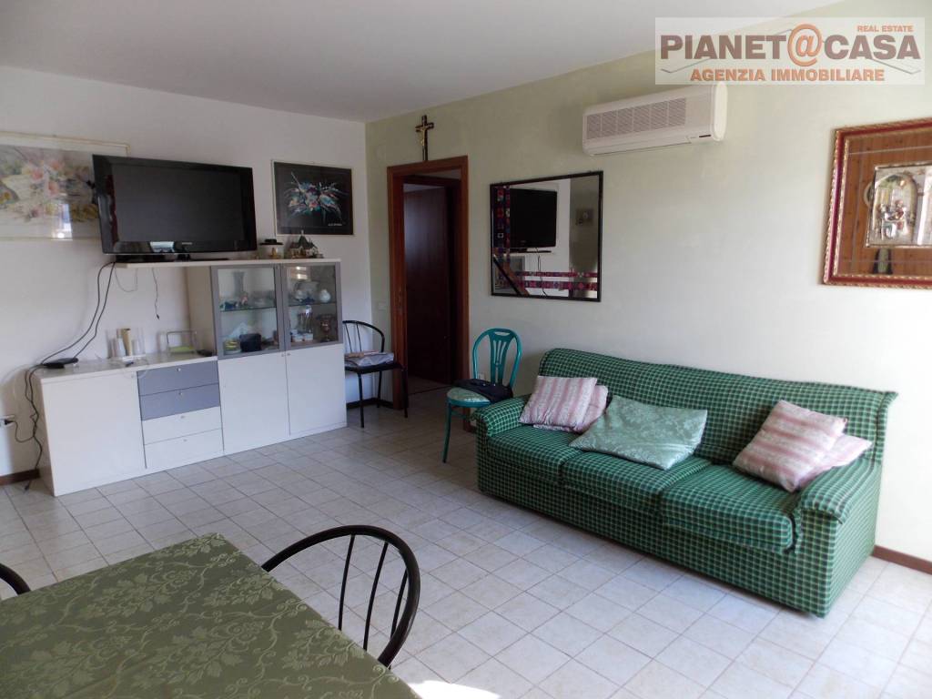 Appartamento a Martinsicuro in Via Ugo Foscolo, 39 - Foto 2