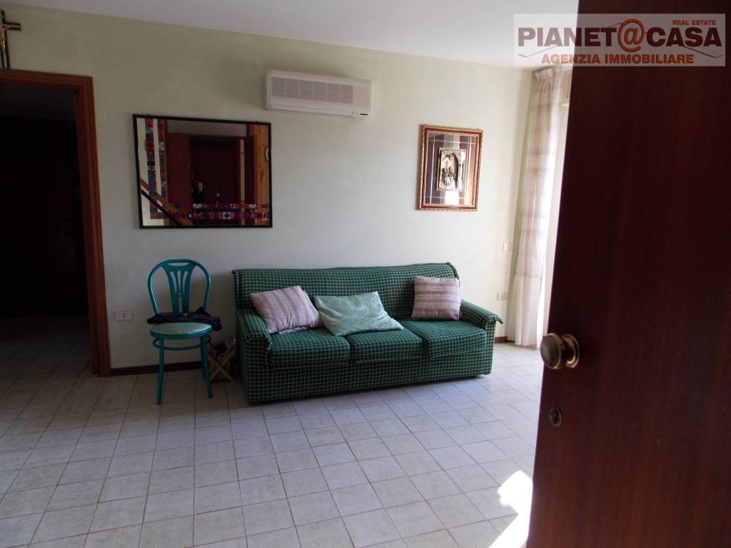 Appartamento a Martinsicuro in Via Ugo Foscolo, 39 - Foto 3