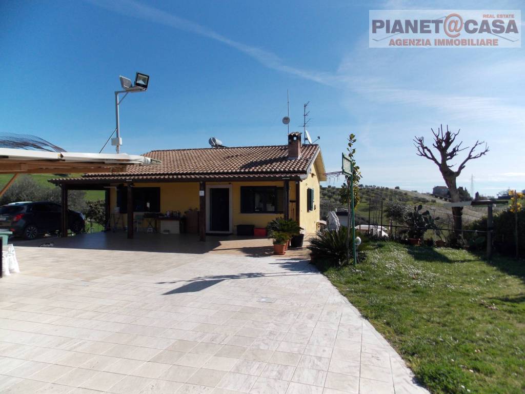 Rustico / casale a Monsampolo del tronto in Contrada Sant'Egidio - Foto 5