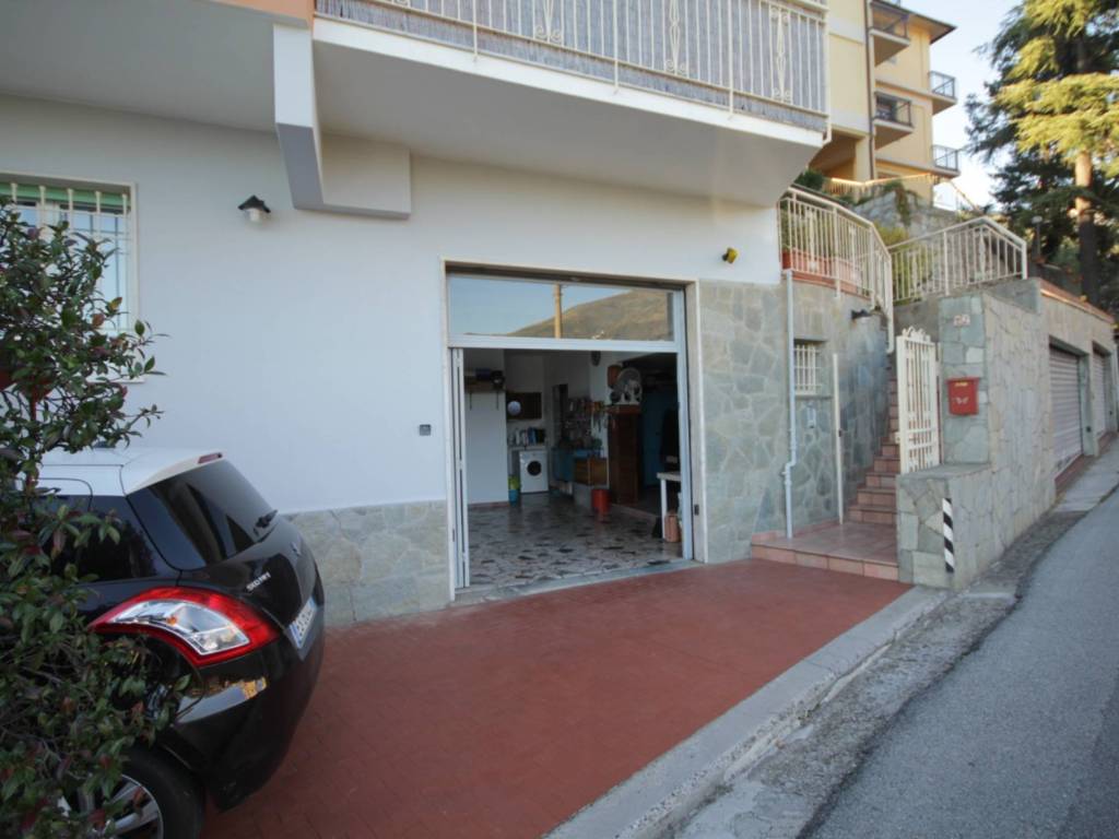 Appartamento a Genova in Via Simone Monaco - Foto 2