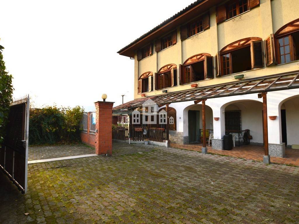 Casa indipendente a Ivrea in Via Aosta, 42 - Foto 2