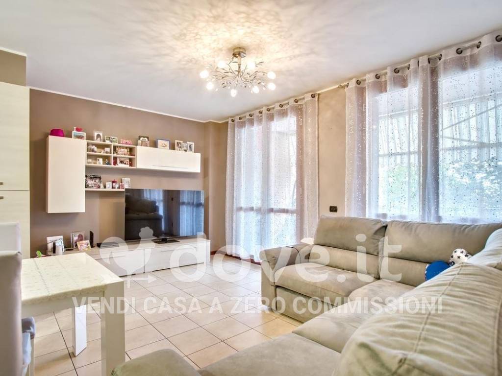 Appartamento a Besana in brianza in Via Ernesto Teodoro Moneta, 20 - Foto 2