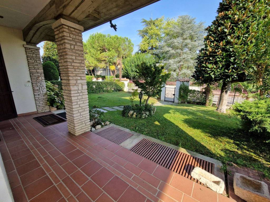 Villa a Sirmione in Via Todeschino, 1 - Foto 4