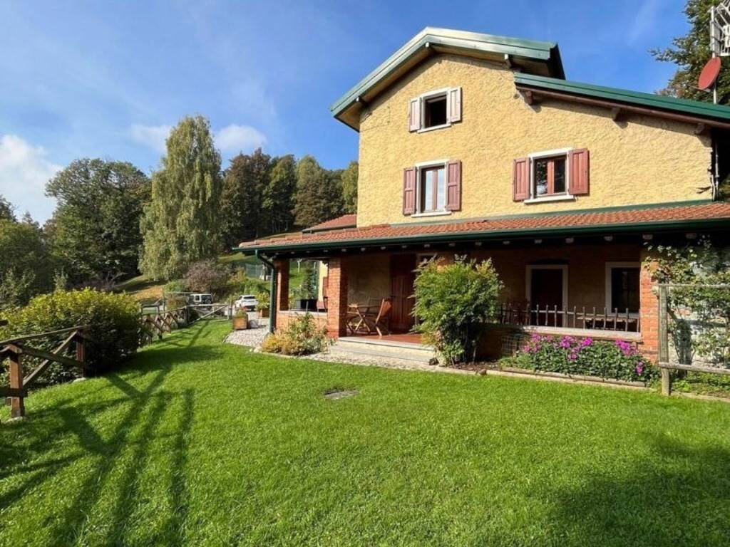 Villa a Alta valle intelvi in via C. Goldoni , 17 - Foto 3