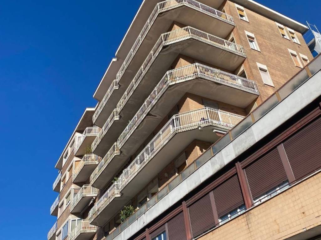 Appartamento a Como in Viale Innocenzo, 19 - Foto 2