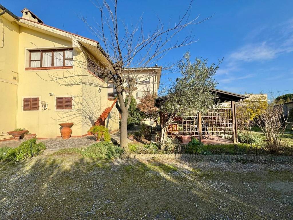 Villa a Ponsacco in Via Valdera Pontedera - Foto 2