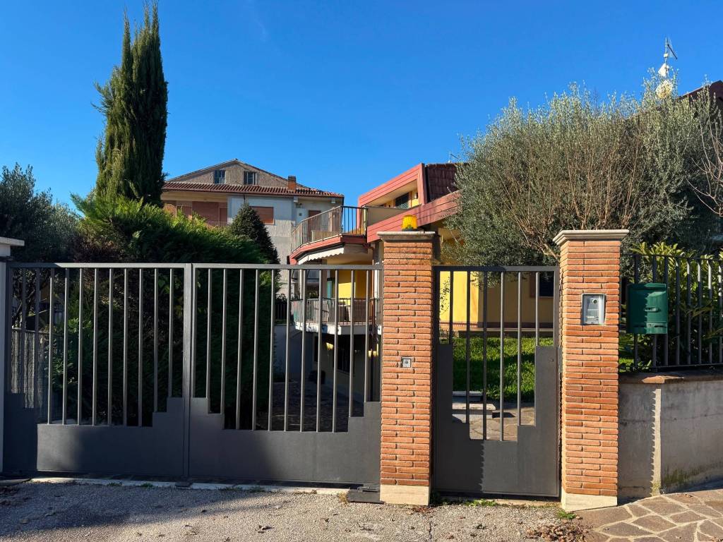 Villa a Frosinone in Via Marco Vipsanio Agrippa - Foto 2
