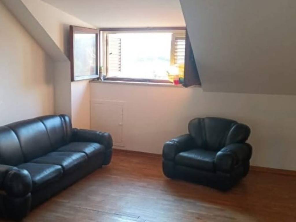 Attico / mansarda a San benedetto del tronto in Via Riccardo Zandonai, 6 - Foto 3