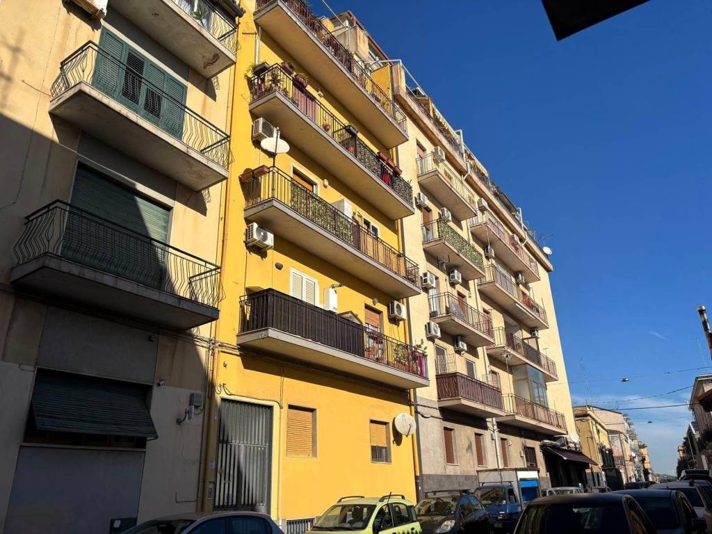 Appartamento a Catania in Via Vezzosi , 27 - Foto 2