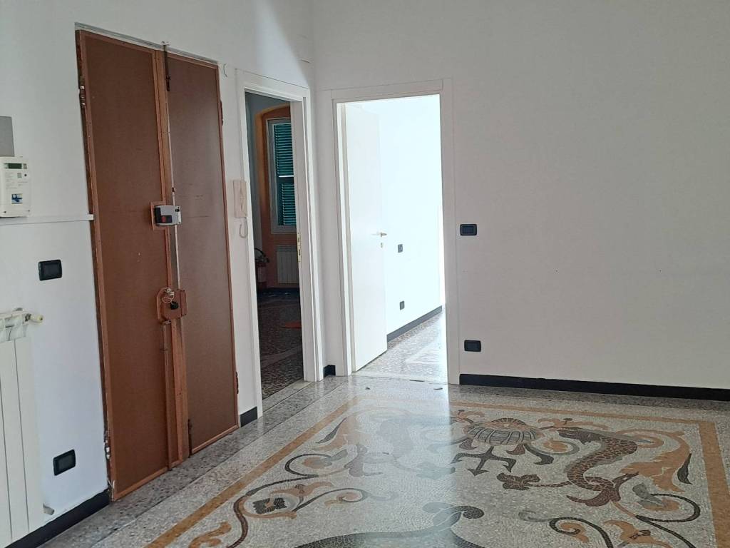 Appartamento a Genova in Piazza Lorenzo Ranco, 3 - Foto 2