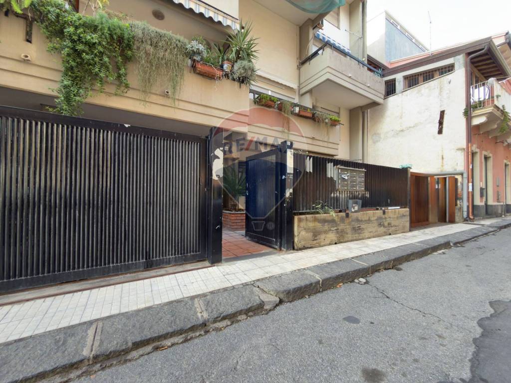 Appartamento a Aci castello in VIA TUNISI, 24 - Foto 2
