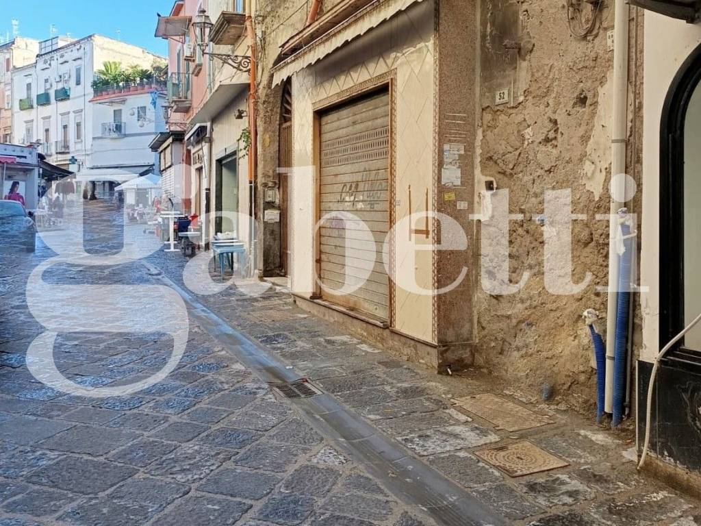 Immobile a Portici in Via Bellucci Sessa, 52 - Foto 2
