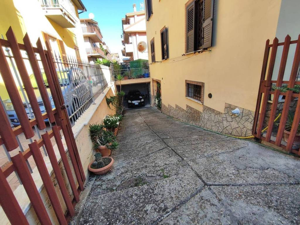 Box / garage a Guidonia montecelio in Via Nazario Sauro, 39 - Foto 2