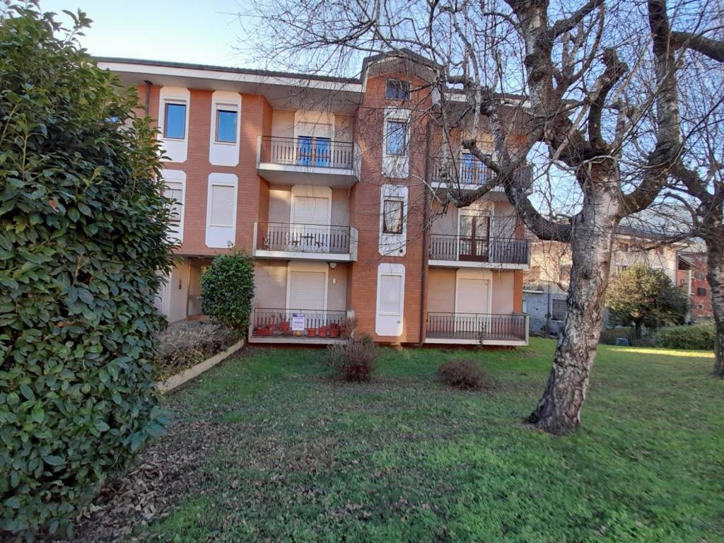 Appartamento a Borgosesia in Via Luigi Lenot, 11 - Foto 2